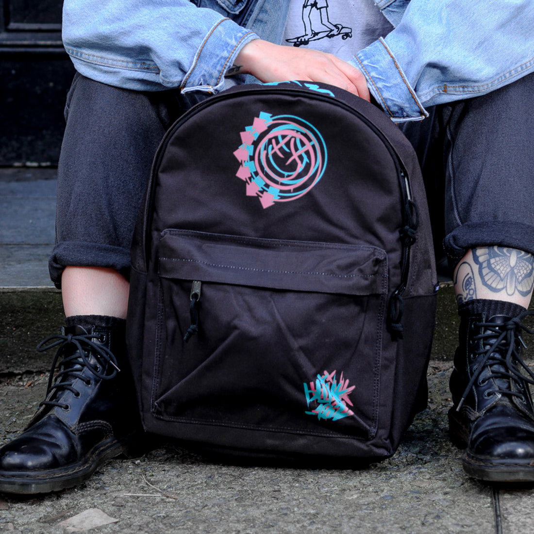 OFFICIALLY LICENSED MERCHANDISE / GLOBAL SHIPPING / FAST DELIVERY - Rocksax Officially Licensed Fashion Accessories, Bags, Luggage, Wallpaper and Murals, Bar Stools and Tables. Thousands of designs from the biggest acts on the Planet. All 100% officially licensed music merchadise @ www.wearerocksax.com